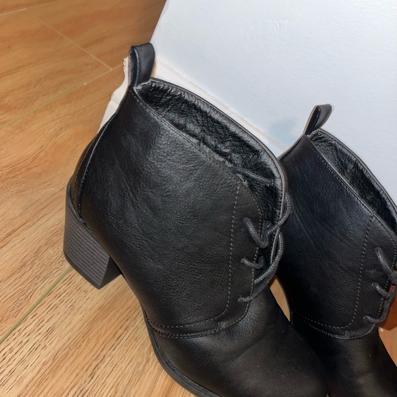 Size 6 fall booties new never worn - Picture 2 of 3